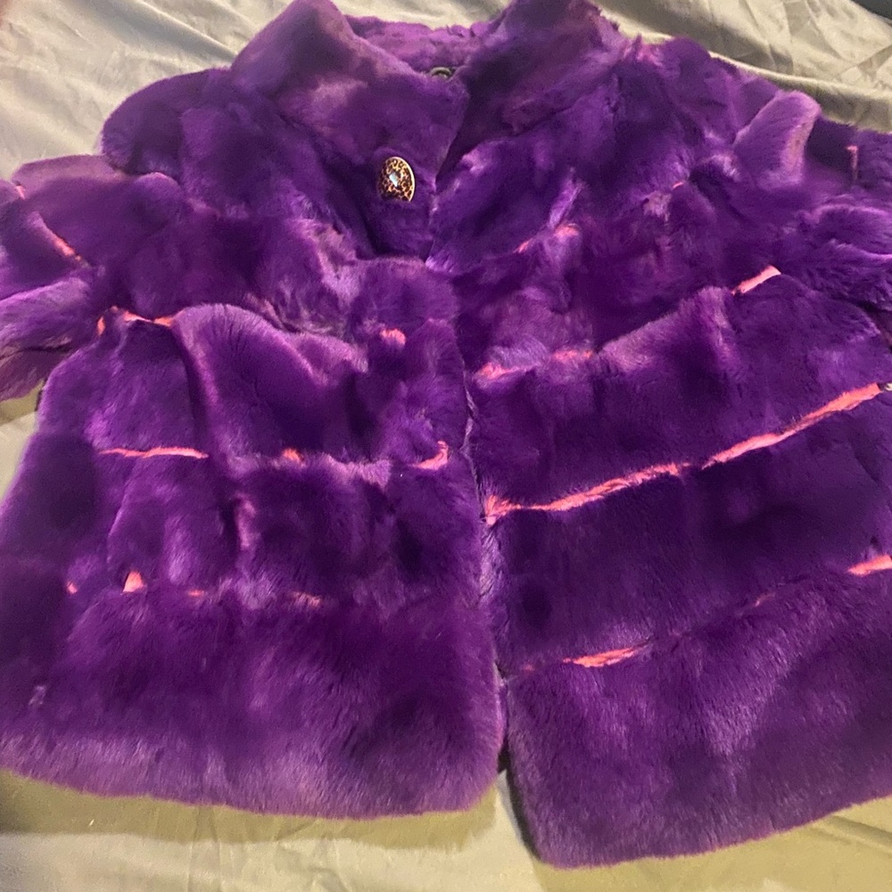 Fur 3/4 sleeve jacket size 38 worn twice a show stopper